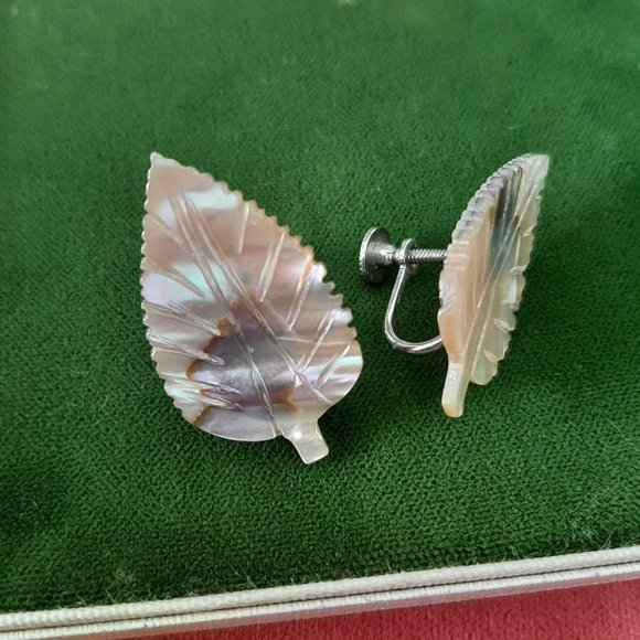 Vtg Abalone Shell Leaf Screw Back Earrings Mid Century Costume Jewelry - Picture 3 of 6